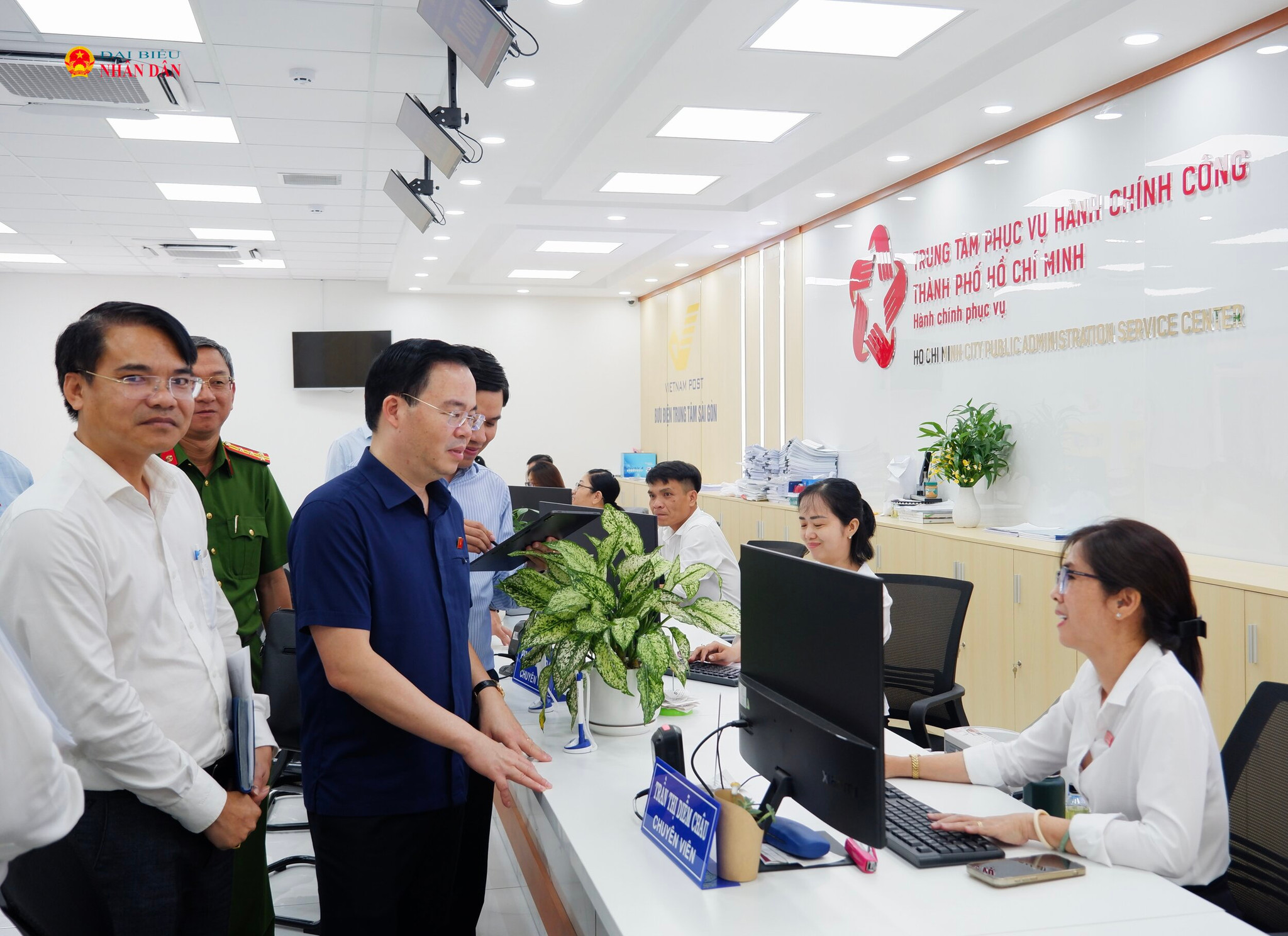Đoàn giám sát trải nghiệm dịch vụ công trực tuyến tại Trung tâm Phục vụ Hành chính công TP. Hồ Chí Minh