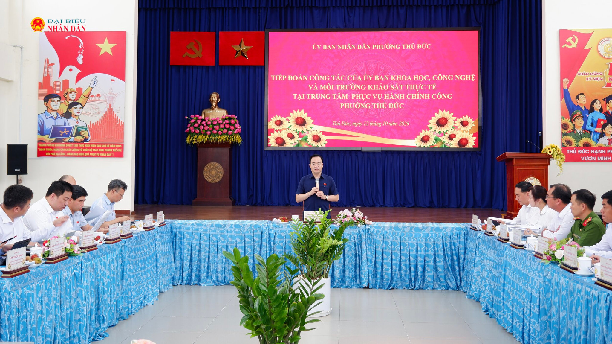 Đoàn giám sát làm việc tại Trung tâm Phục vụ Hành chính công phường Thủ Đức
