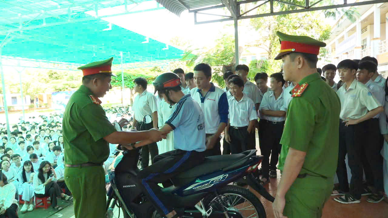 Thông qua hoạt động này, lực lượng Công an An Giang mong muốn hạn chế các hành vi vi phạm pháp luật về giao thông, phòng ngừa tai nạn giao thông trong lứa tuổi thanh, thiếu niên