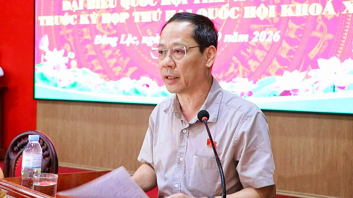 ĐBQH Trần Nhật Minh trao đổi với cử tri xã Đông Lộc