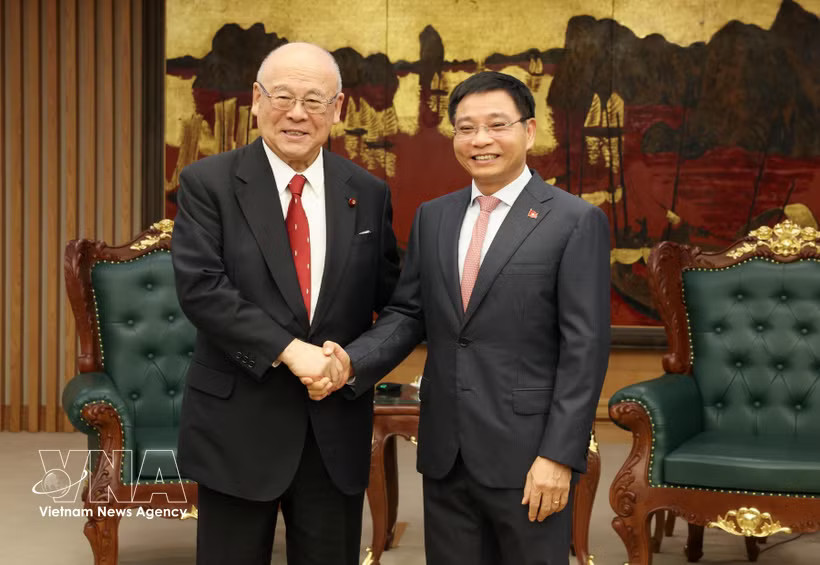 Deputy Prime Minister Nguyen Van Thang (right) receives Special Advisor to the Japan-Vietnam Parliamentary Friendship Alliance Takebe Tsutomu in Hanoi on October 12, 2026. (Photo: VNA)