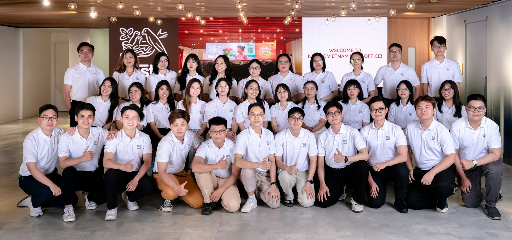 Nestlé mỗi năm đều trao hàng trăm cơ hội việc làm đến các bạn sinh viên thông qua các chương trình tuyển chọn Quản trị viên tập sự và Thực tập sinh Nesternship