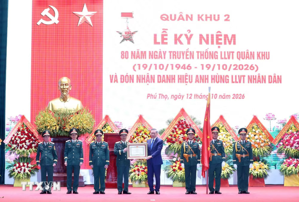 Tổng Bí thư, Chủ tịch nước Tô Lâm trao tặng Danh hiệu Anh hùng Lực lượng Vũ trang nhân dân cho Quân khu 2