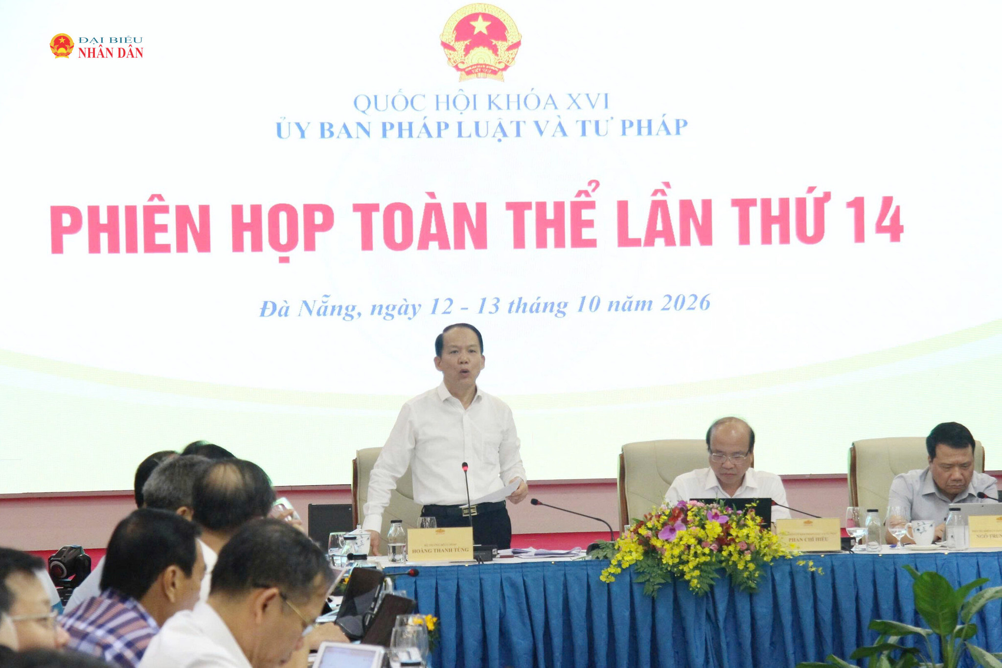 Bộ trưởng Bộ Tư pháp Hoàng Thanh Tùng phát biểu tại phiên họp