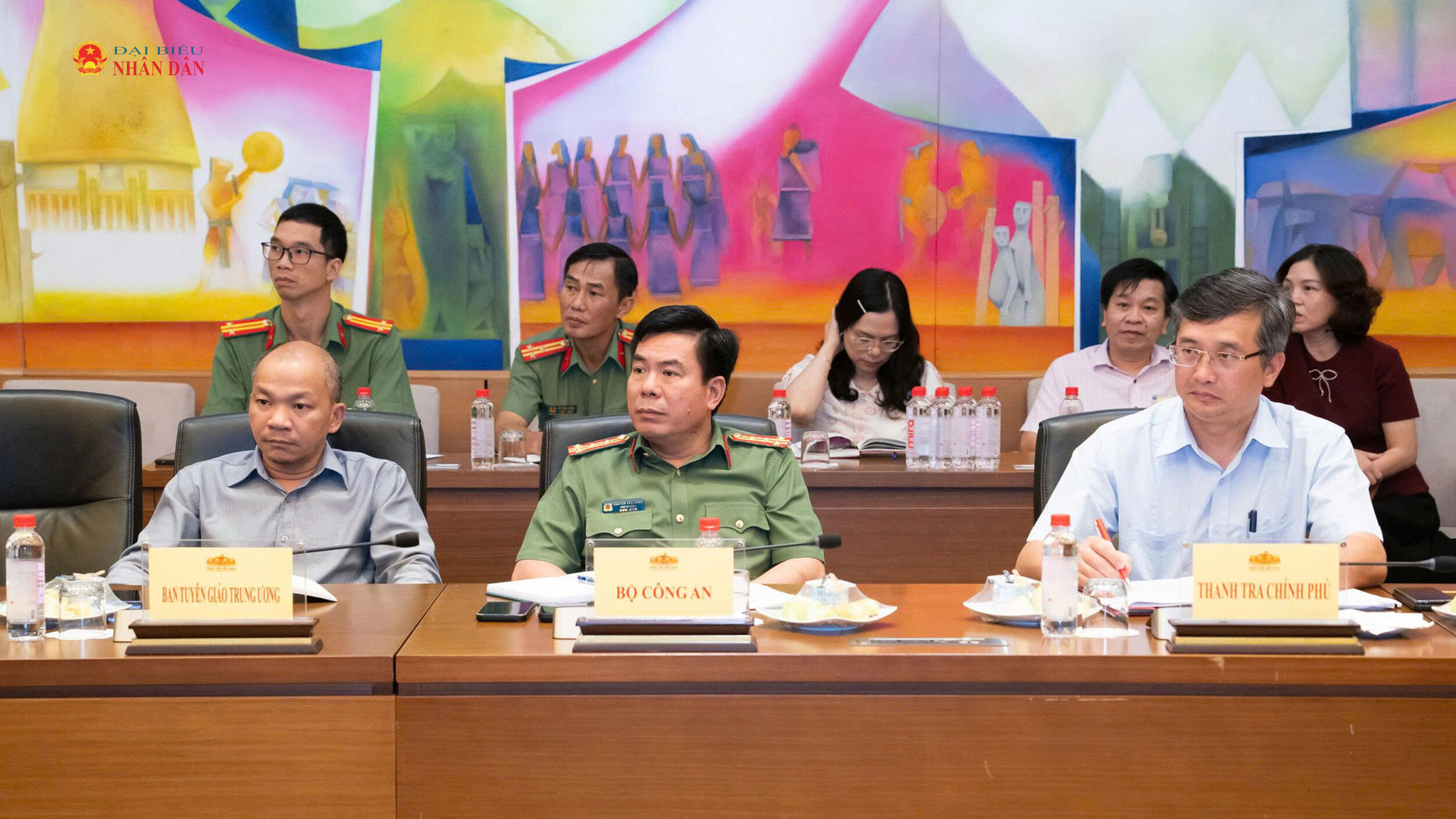 Các đại biểu tham dự phiên họp