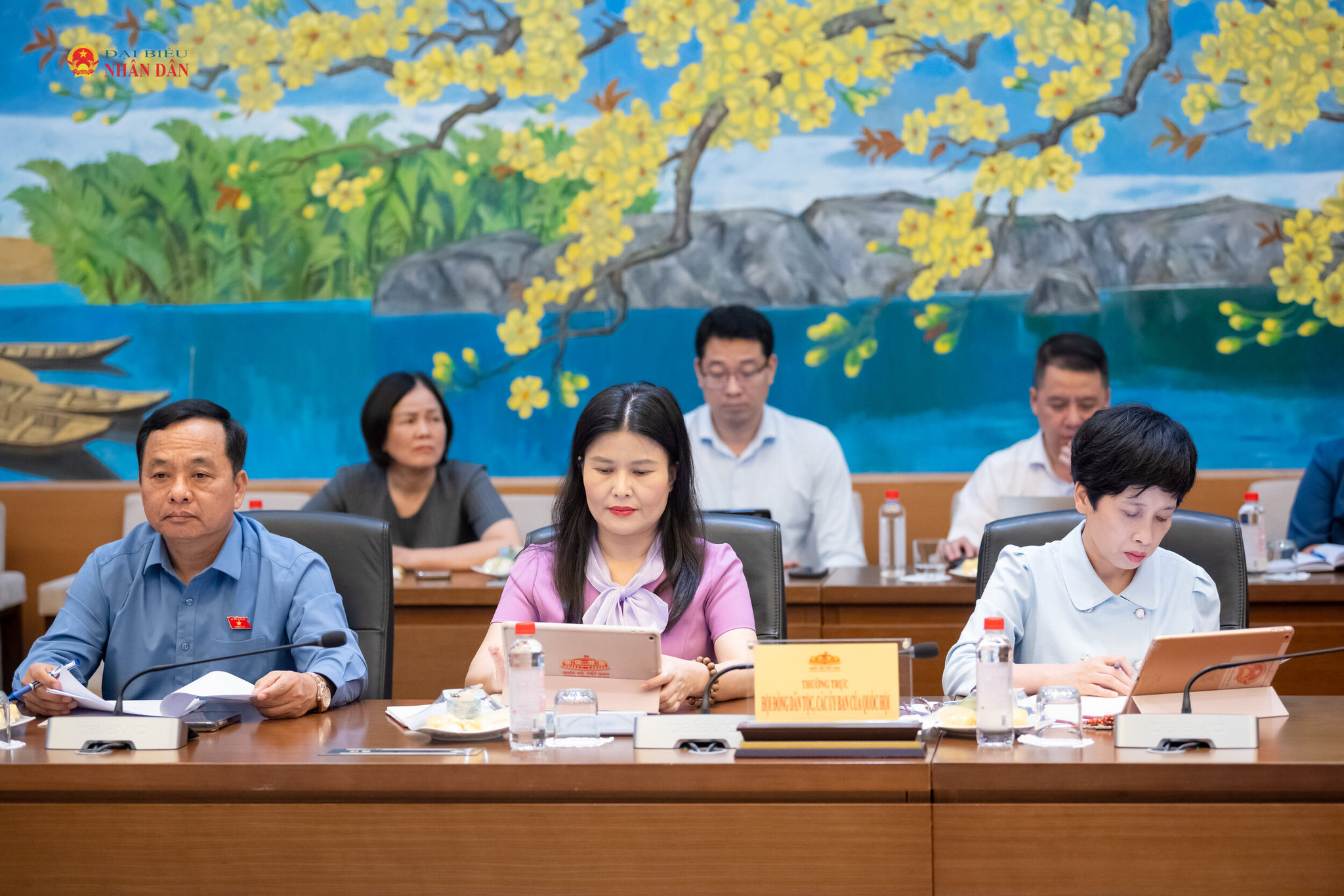 Các đại biểu tham dự phiên họp