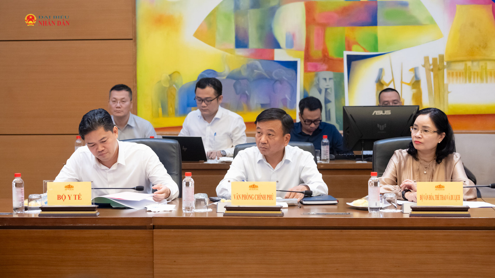 Các đại biểu tham dự phiên họp