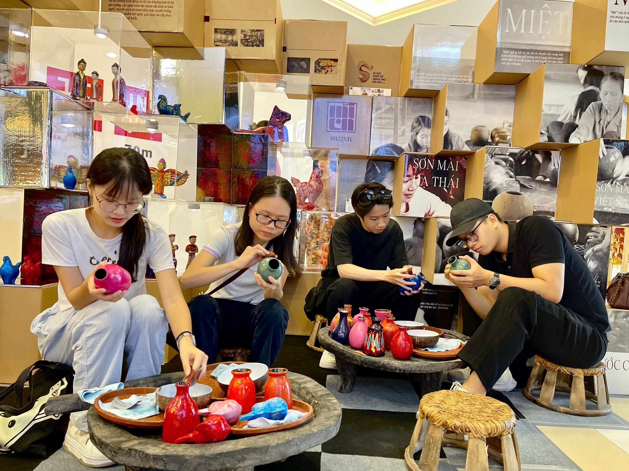 Thị trường công nghiệp văn hóa bền vững trước hết phải được xem xét qua chất lượng của môi trường sáng tạo, lưu thông và thụ hưởng văn hóa