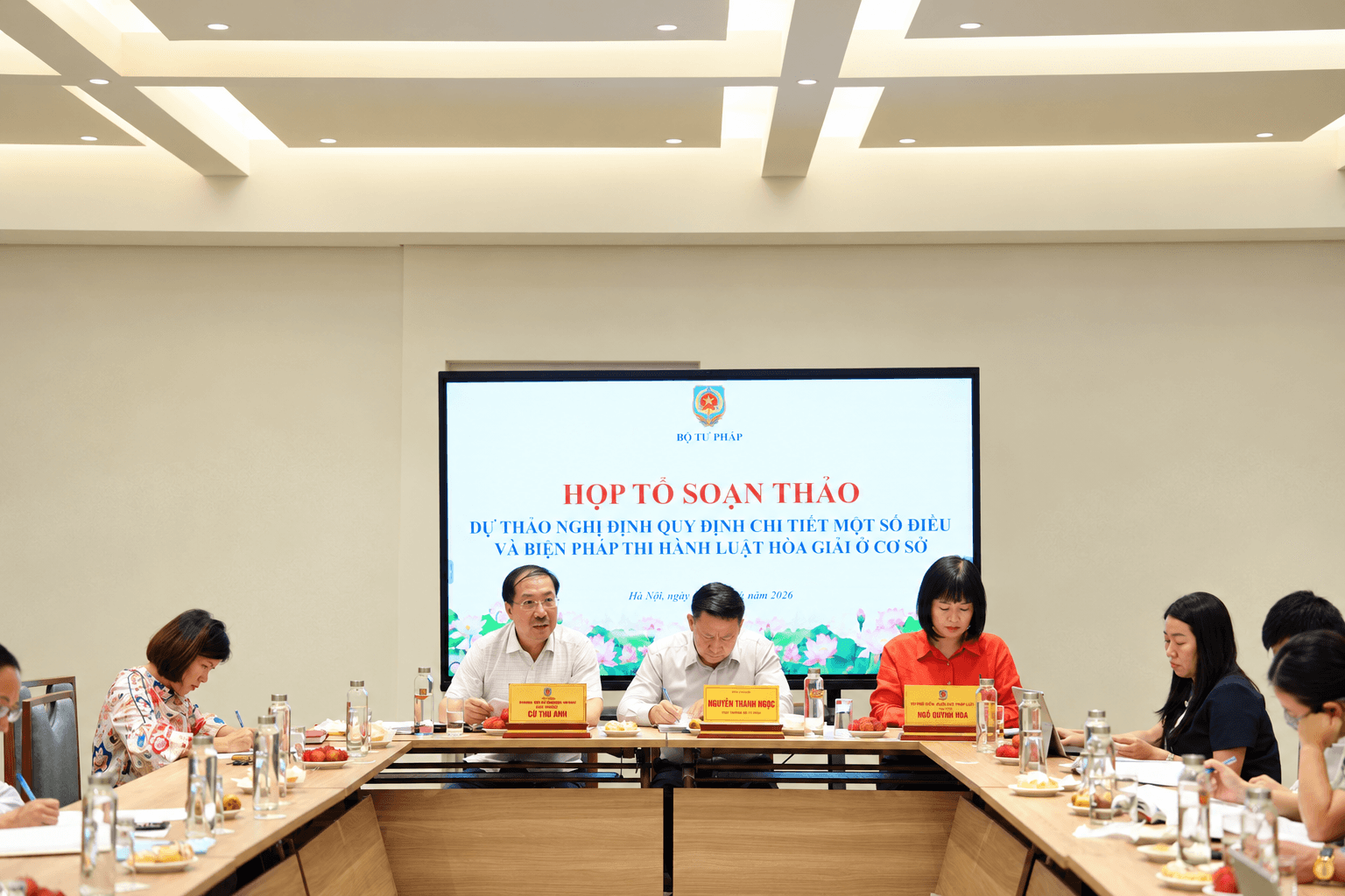 Cục trưởng Cục Phổ biến, giáo dục pháp luật và Trợ giúp pháp lý, Bộ Tư pháp Cù Thu Anh phát biểu điều hành thảo luận