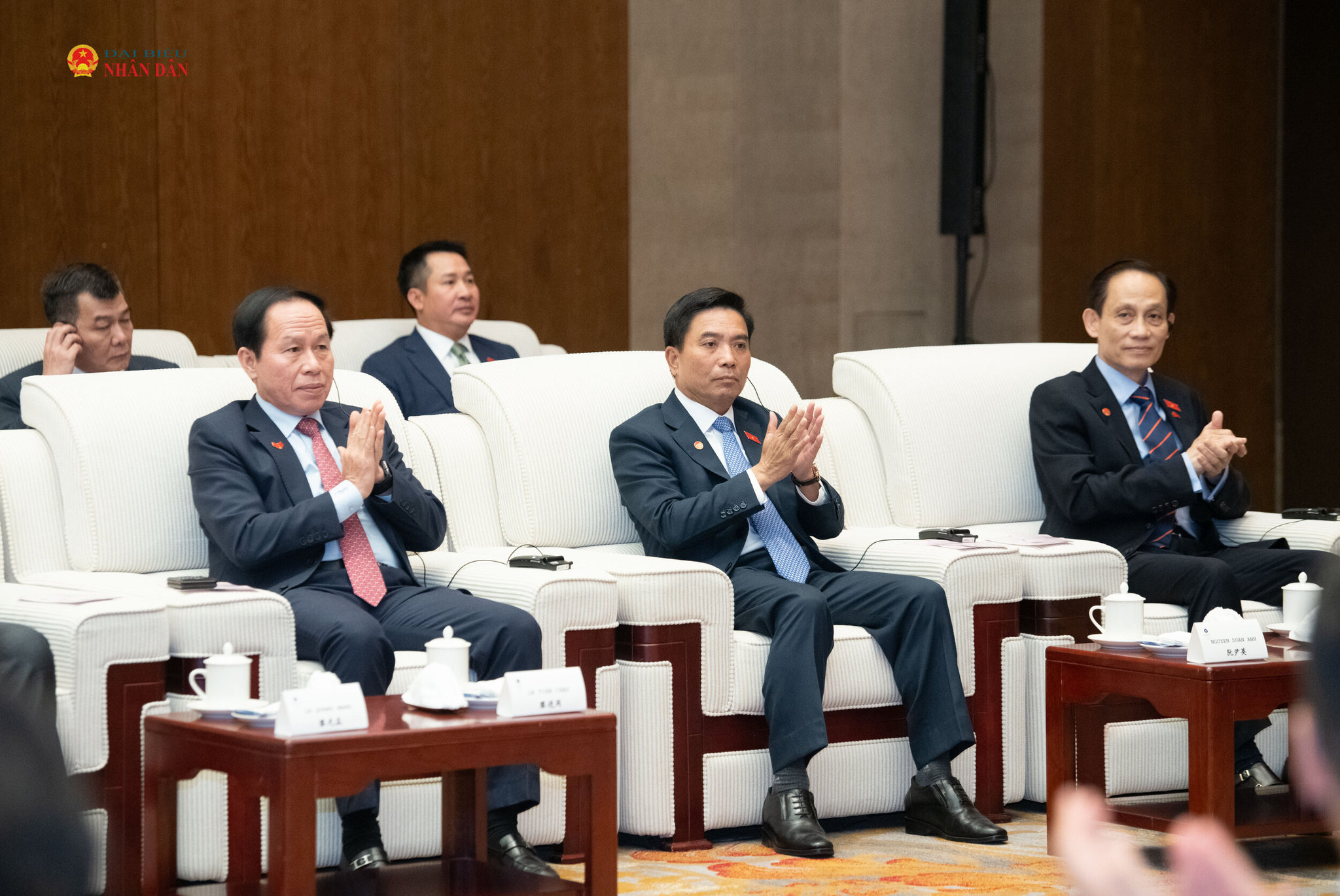 Các đại biểu tham dự cuộc tiếp.1