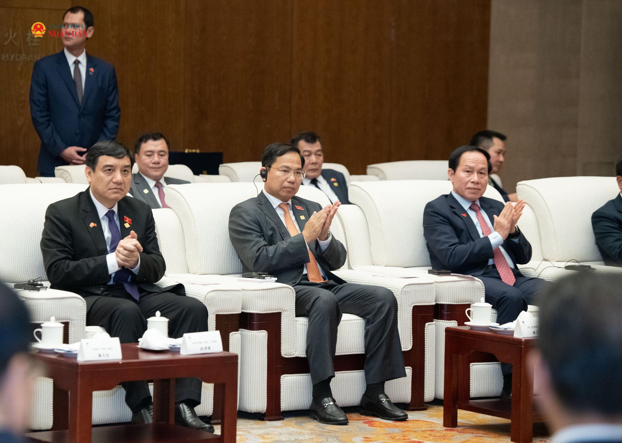 Các đại biểu tham dự cuộc tiếp.4