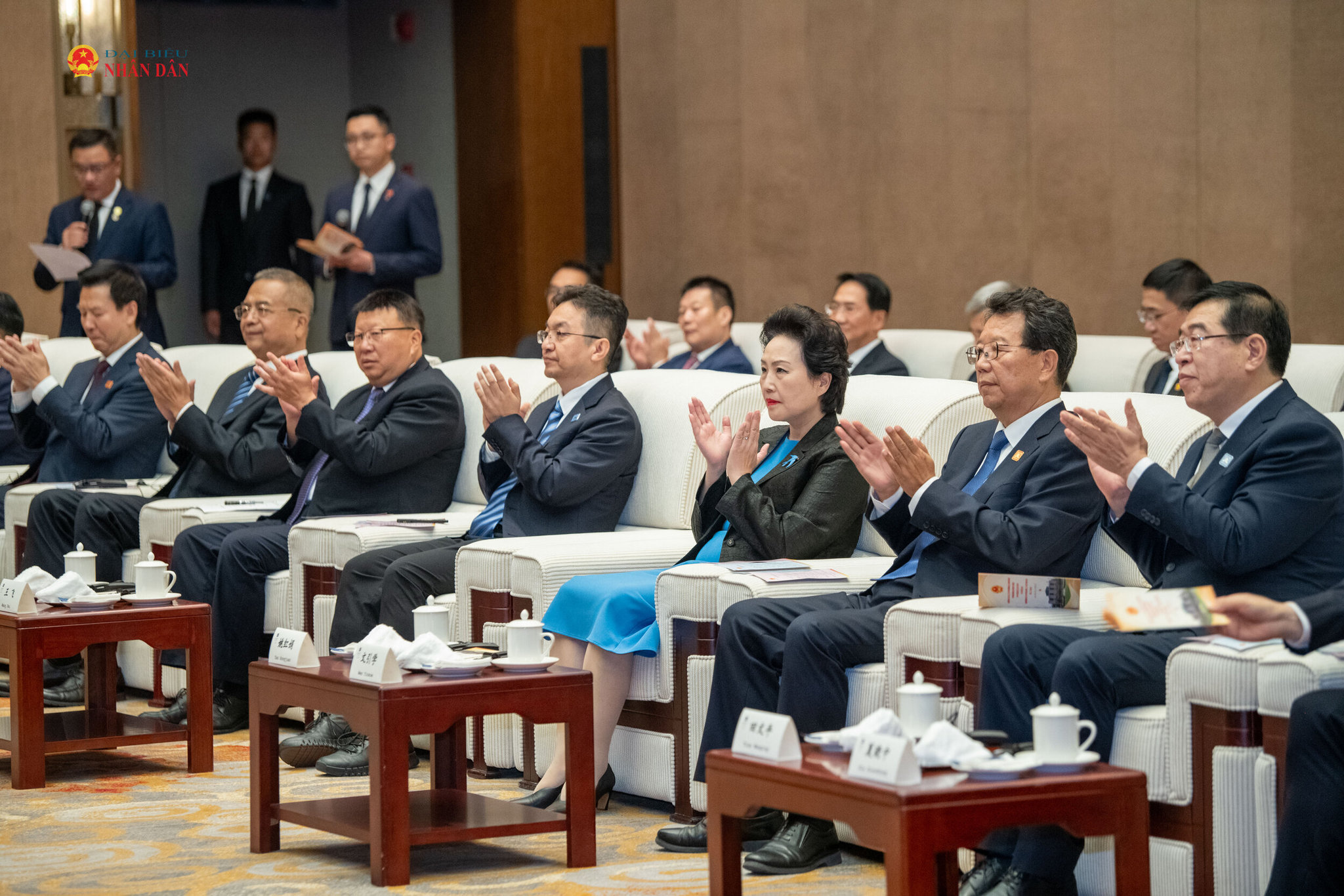 Các đại biểu tham dự cuộc tiếp.8