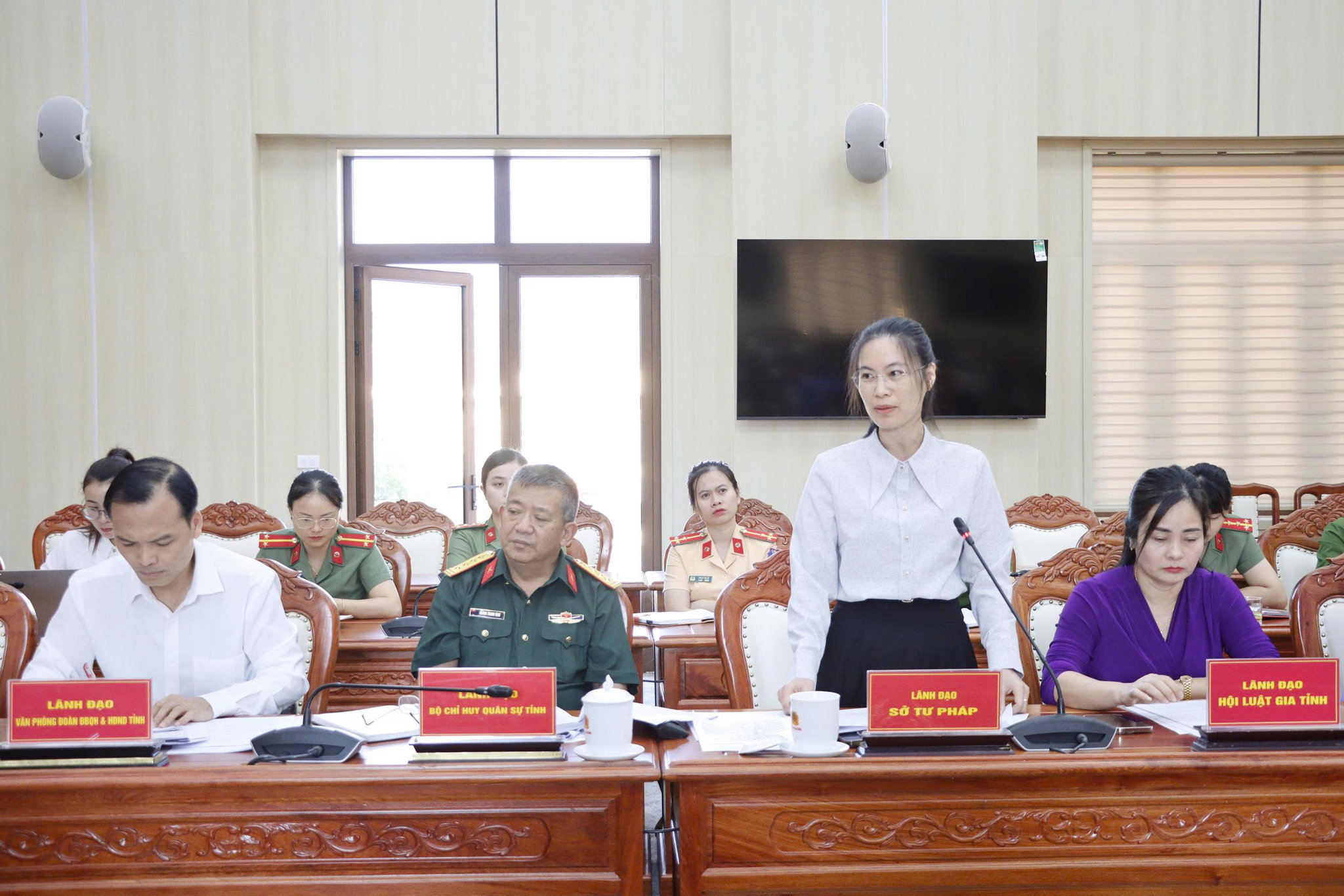 Đồng chí Phạm Thị Xim, Phó Giám đốc Sở Tư pháp phát biểu