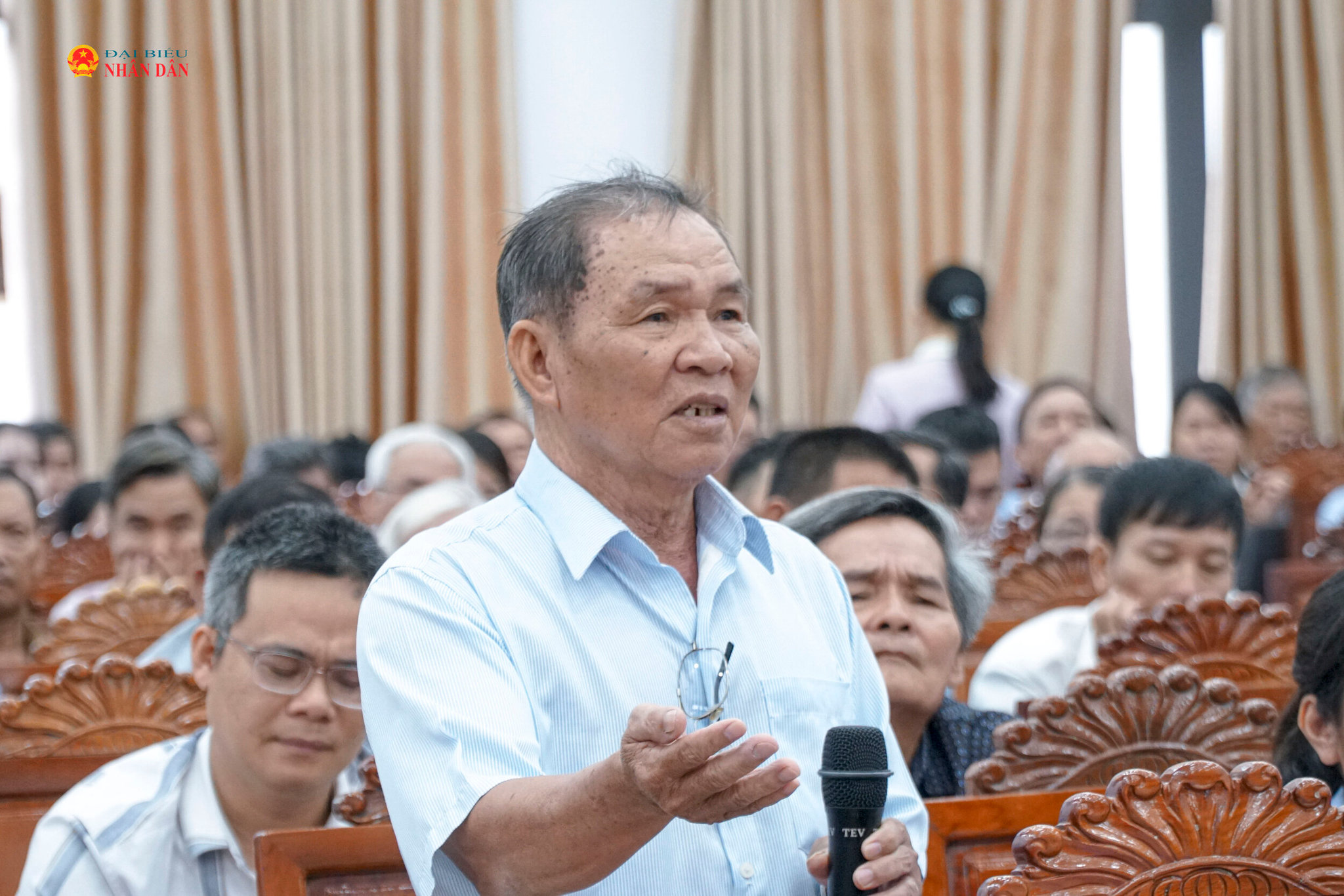 Cử tri phường Đông Hòa phát biểu ý kiến, kiến nghị