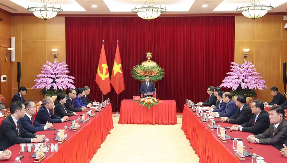 Thường trực Ban Bí thư Trần Cẩm Tú tiếp Đoàn cán bộ cấp cao Đảng Nhân dân Cách mạng Lào