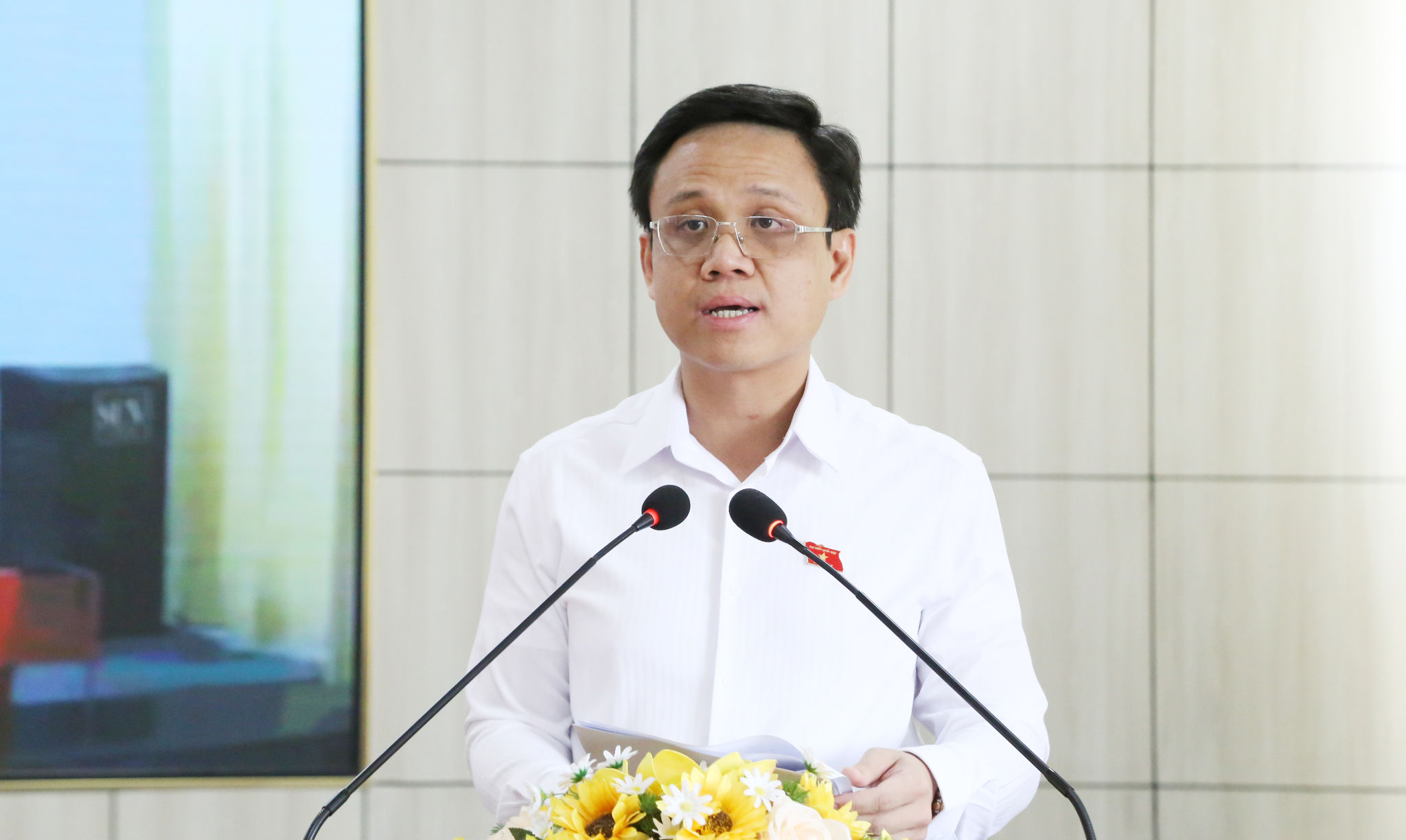 Đại biểu Nguyễn Thế Duy thông tin đến cử tri về dự kiến nội dung, chương trình kỳ họp và kết quả hoạt động của Đoàn ĐBQH TP. Hồ Chí Minh thời gian qua