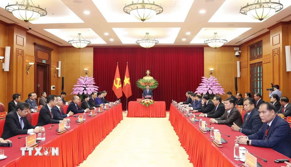 Thường trực Ban Bí thư Trần Cẩm Tú tiếp Đoàn cán bộ cấp cao Đảng Nhân dân Cách mạng Lào