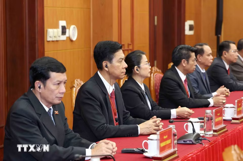 Đoàn cán bộ cấp cao Đảng Nhân dân Cách mạng Lào tại buổi tiếp