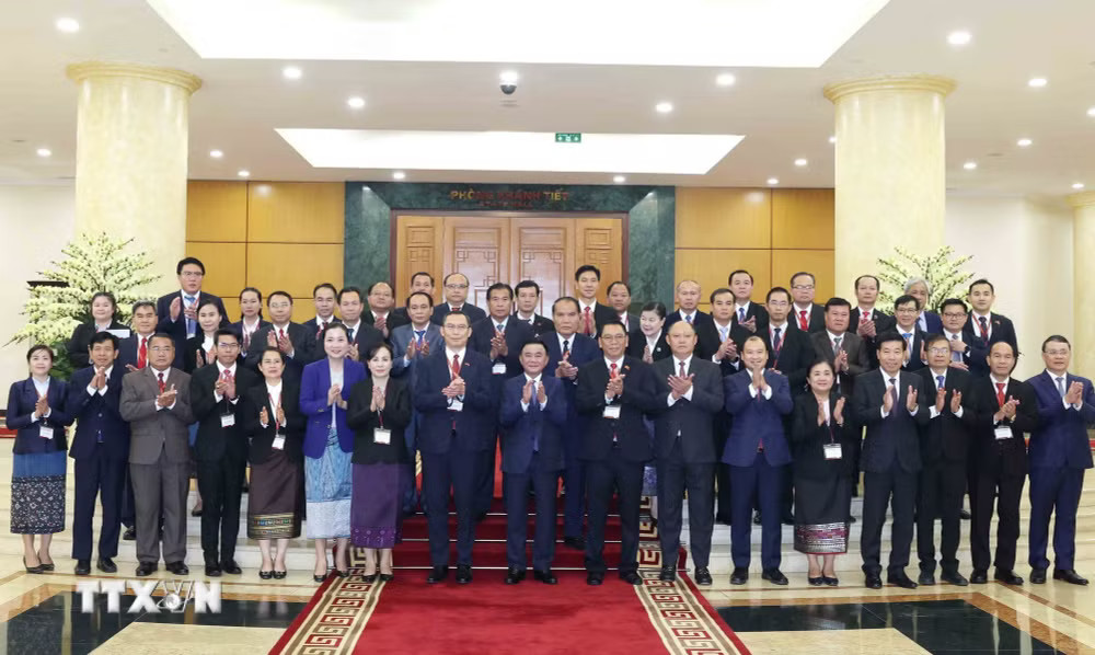 Thường trực Ban Bí thư Trần Cẩm Tú và Đoàn cán bộ cấp cao Đảng Nhân dân Cách mạng Lào