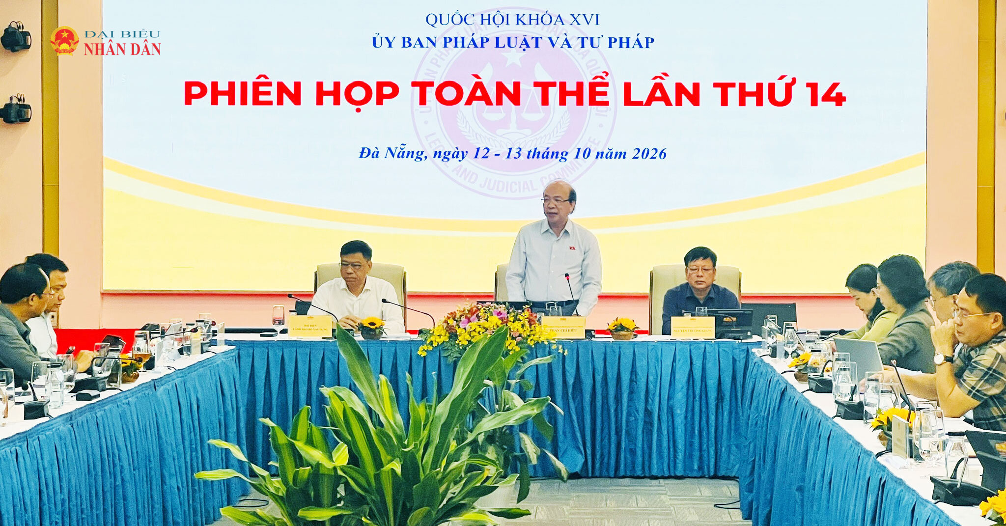 Chủ nhiệm Ủy ban Pháp luật và Tư pháp Phan Chí Hiếu chủ trì phiên họp
