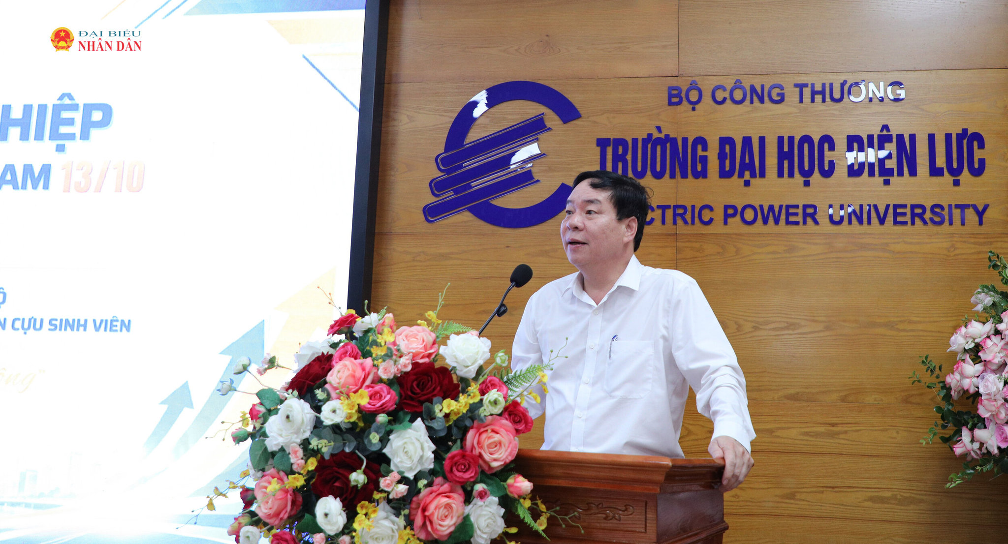 Phó Hiệu trưởng Trường Đại học Điện lực, Nhà giáo Ưu tú, Phó Giáo sư, Tiến sĩ Vũ Đình Ngọ phát biểu tại buổi lễ