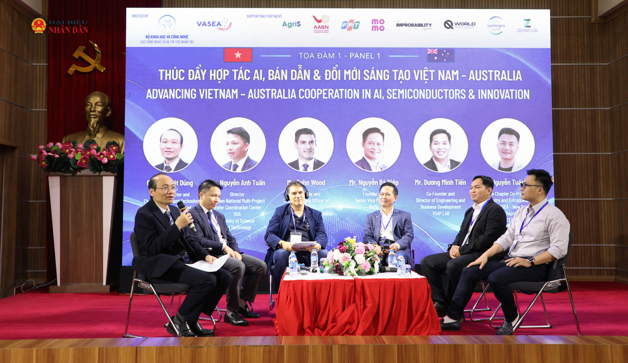 Toàn cảnh toạ đàm