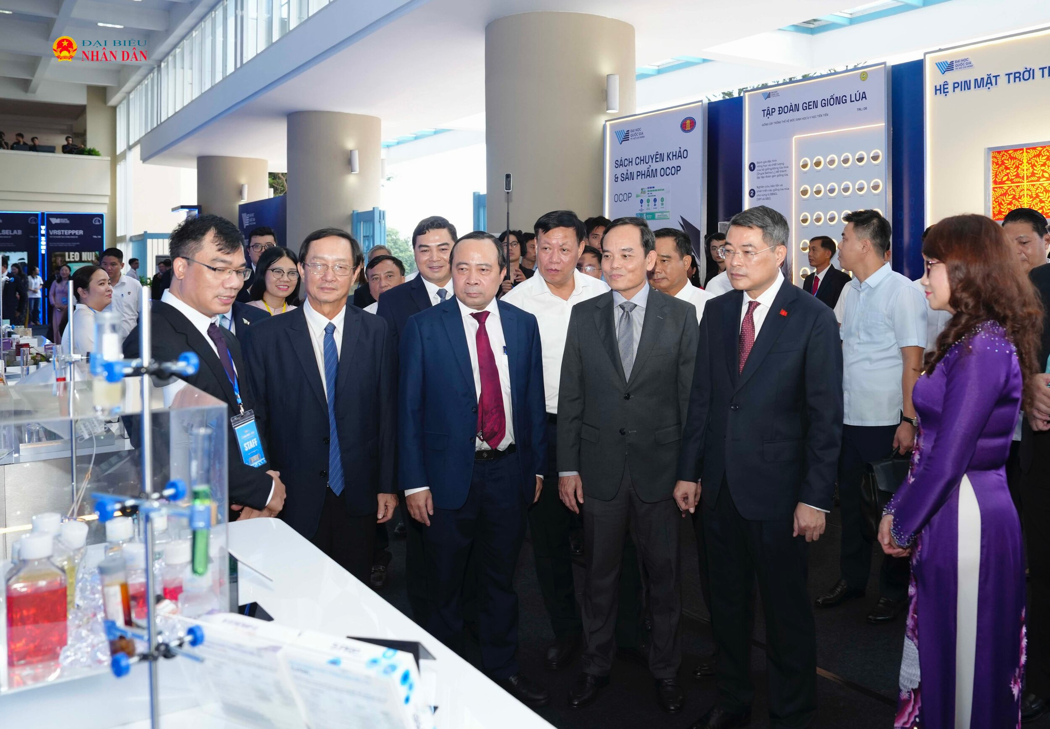 Thủ tướng Lê Minh Hưng tham quan Triển lãm thành tựu khoa học, công nghệ và đổi mới sáng tạo “Made by VNUHCM”