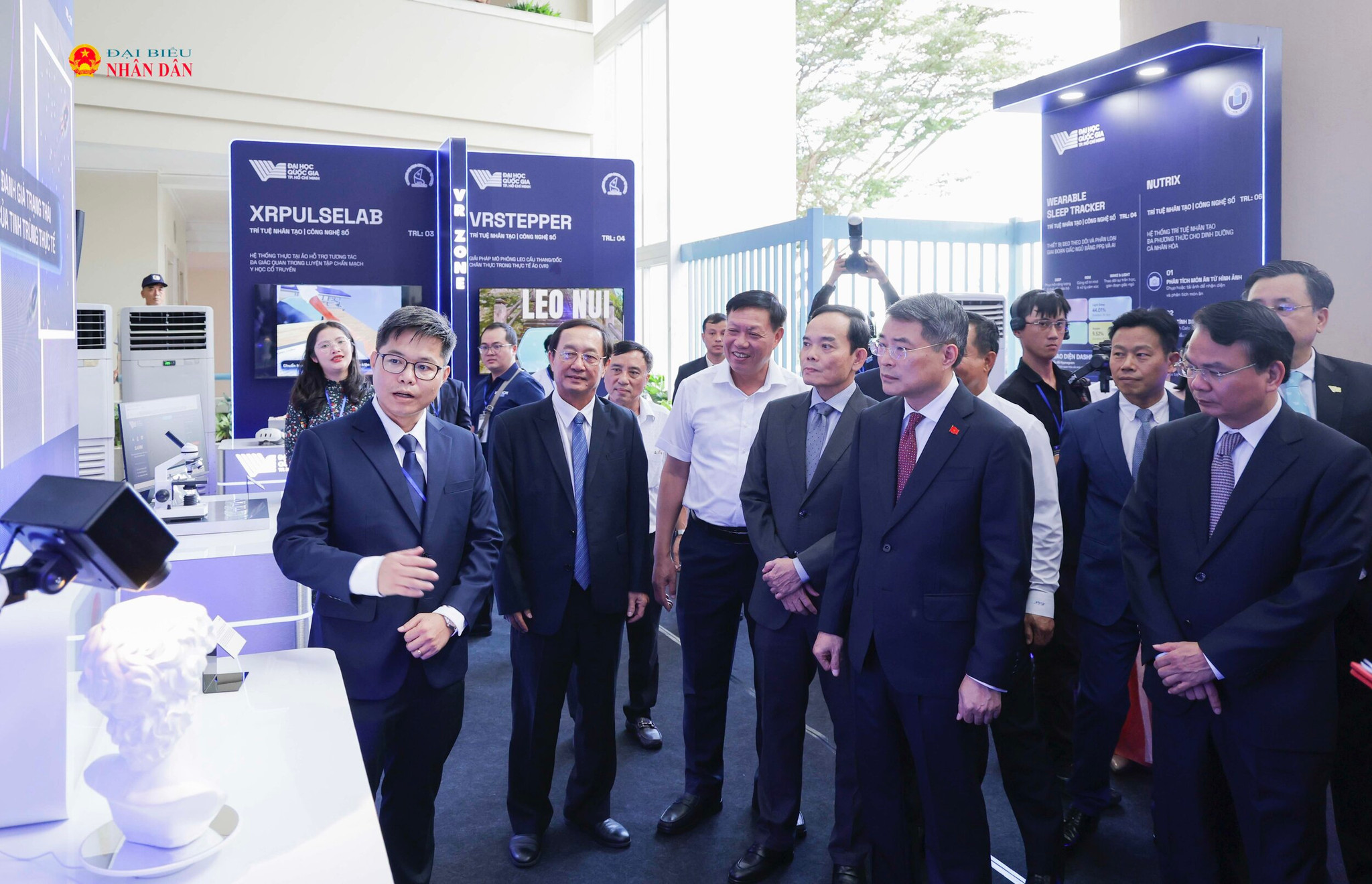 Thủ tướng Lê Minh Hưng tham quan Triển lãm thành tựu khoa học, công nghệ và đổi mới sáng tạo “Made by VNUHCM”