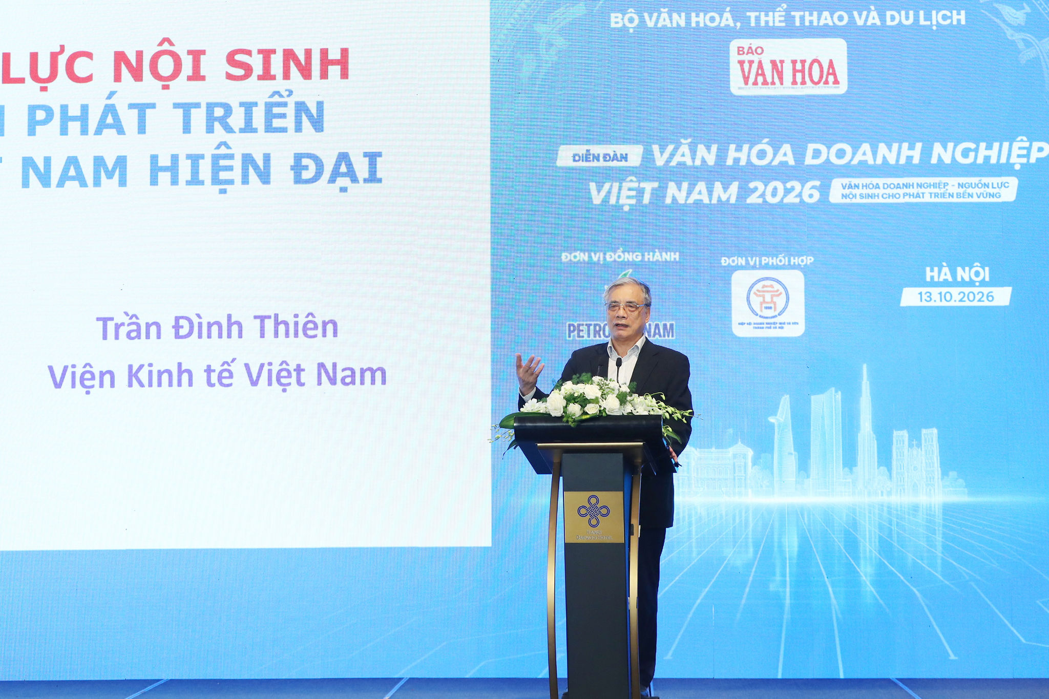 TS. Trần Đình Thiên, nguyên Viện trưởng Viện Kinh tế Việt Nam, tham luận tại Diễn đàn