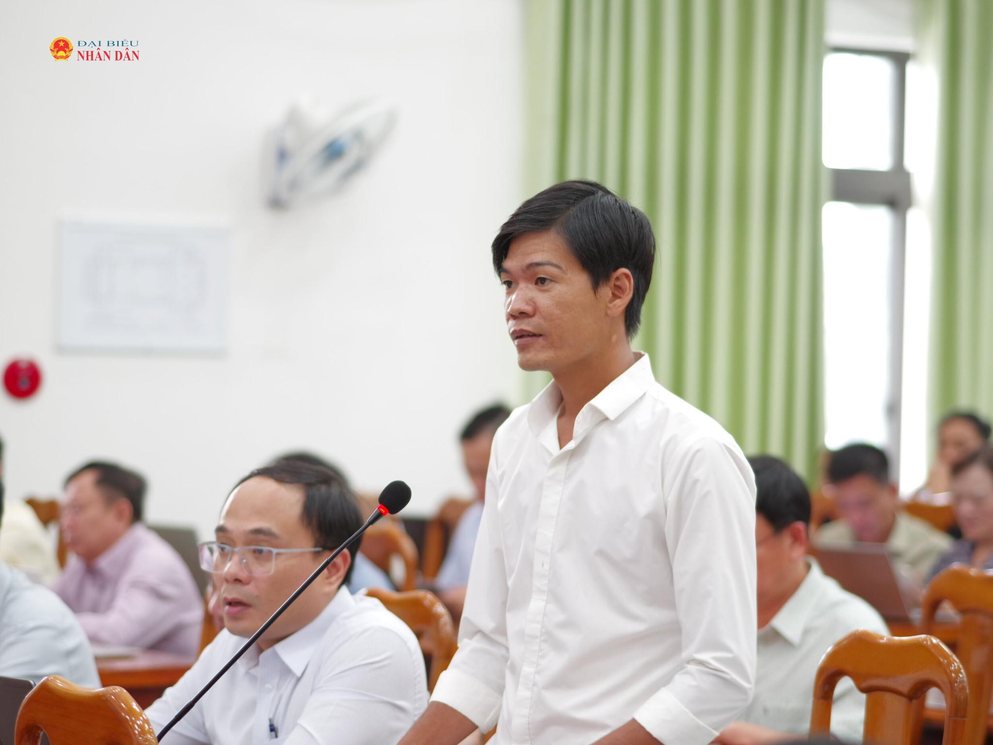 Cử tri phát biểu, kiến nghị tại hội nghị