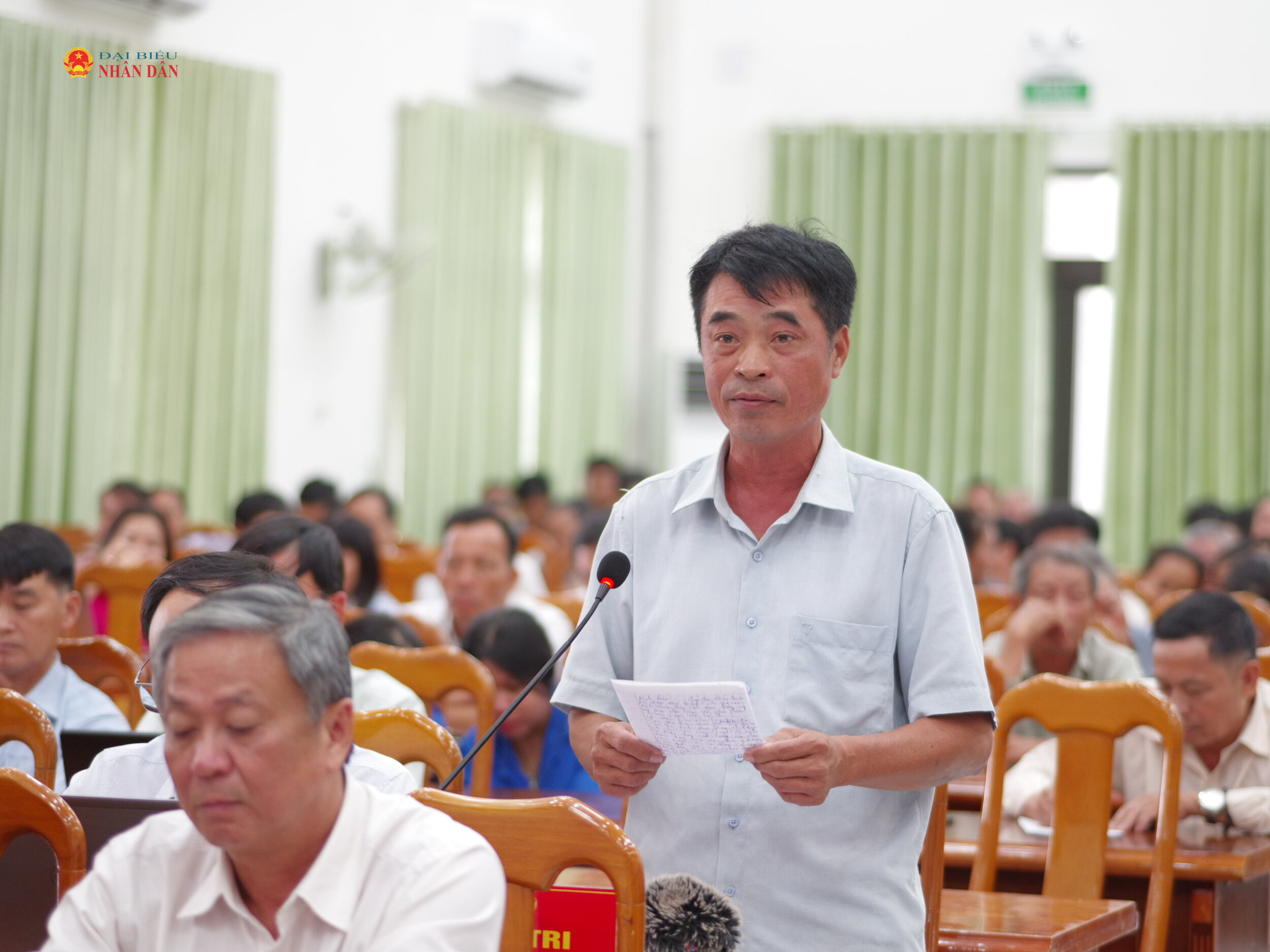 Cử tri phát biểu, kiến nghị tại hội nghị