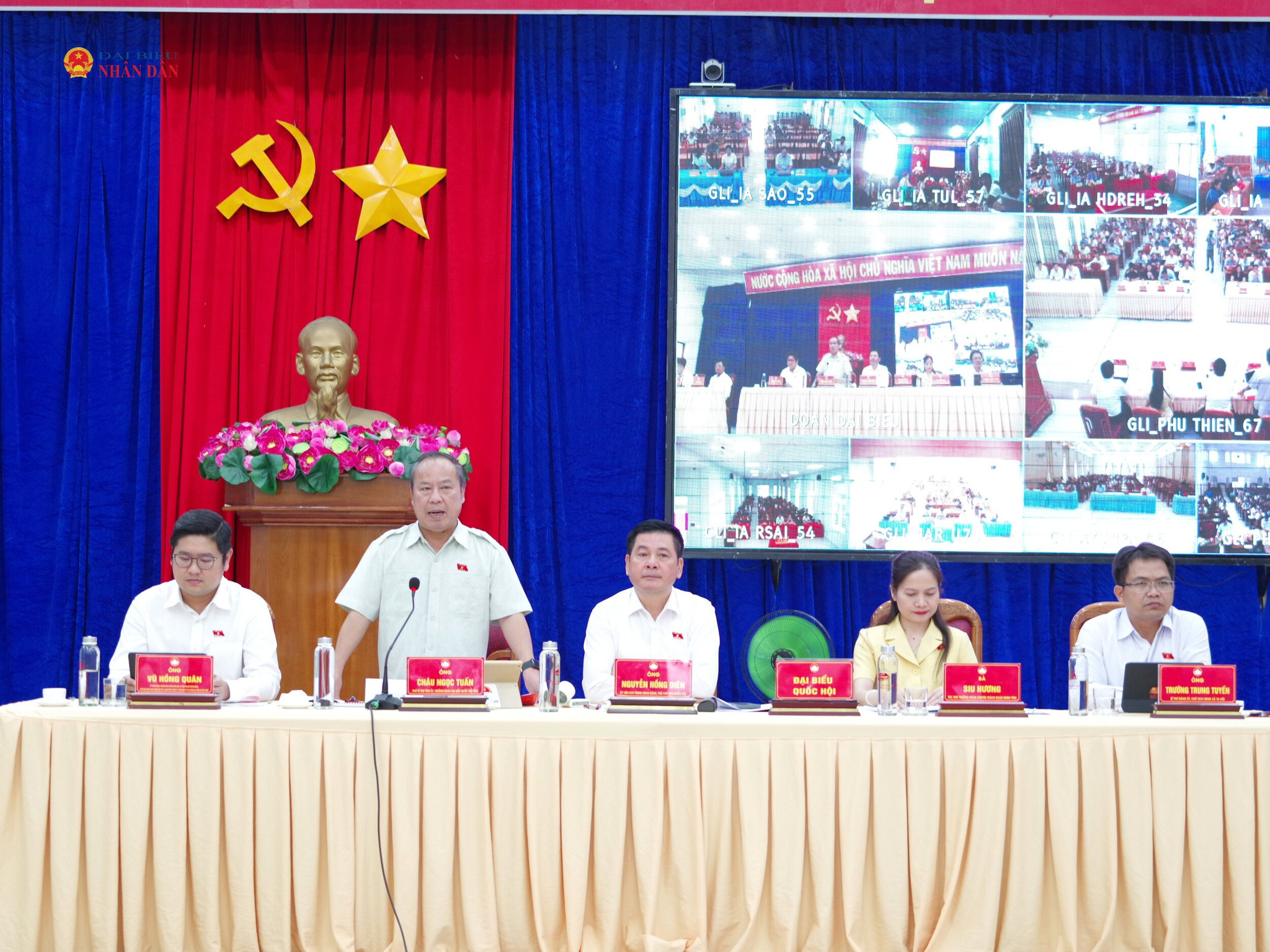 Phó Chủ tịch Quốc hội Nguyễn Hồng Diên và Đoàn ĐBQH tỉnh Gia Lai tiếp xúc cử tri các địa phương thuộc Đơn vị bầu cử số 6
