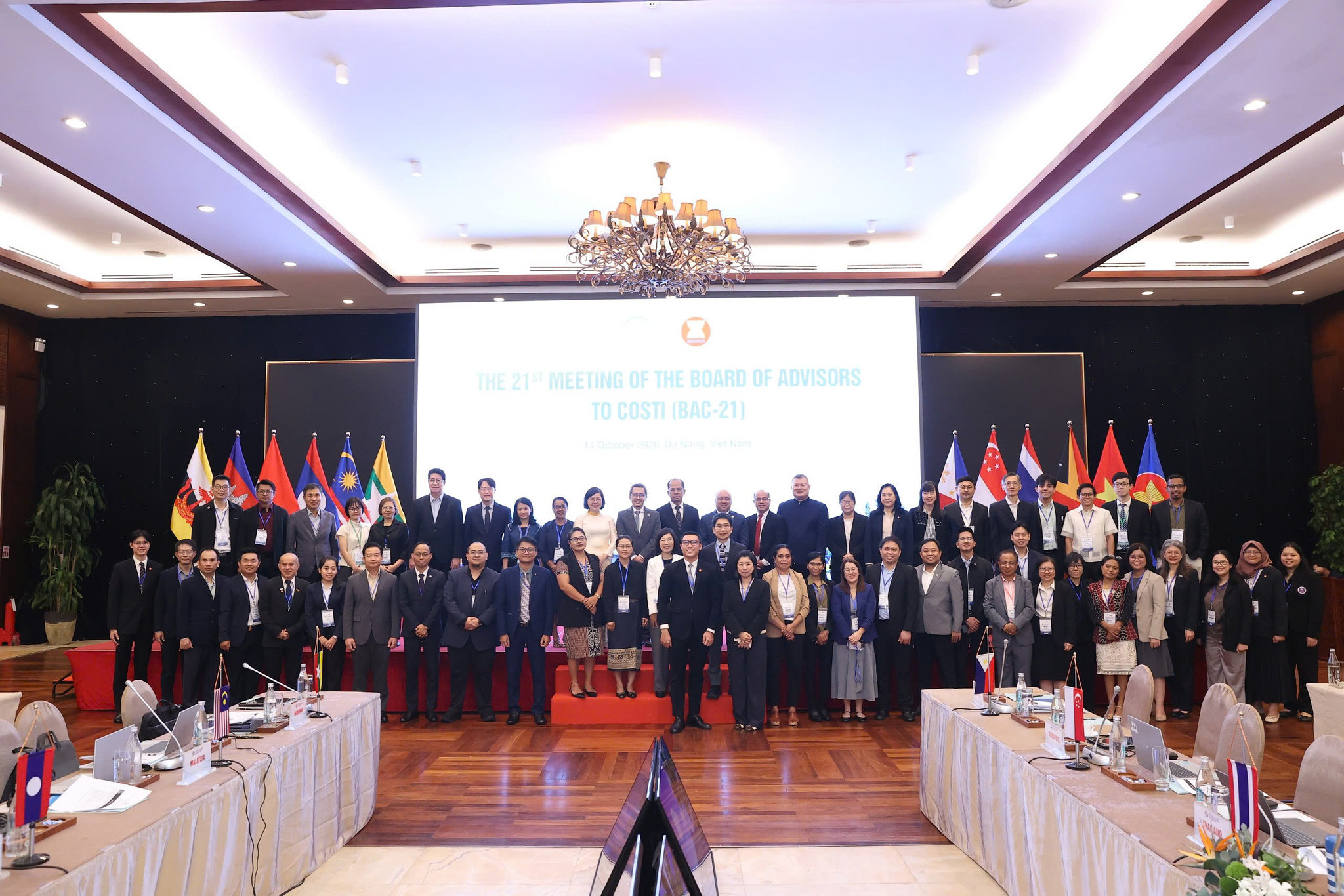 Các đại biểu chụp ảnh kỷ niệm