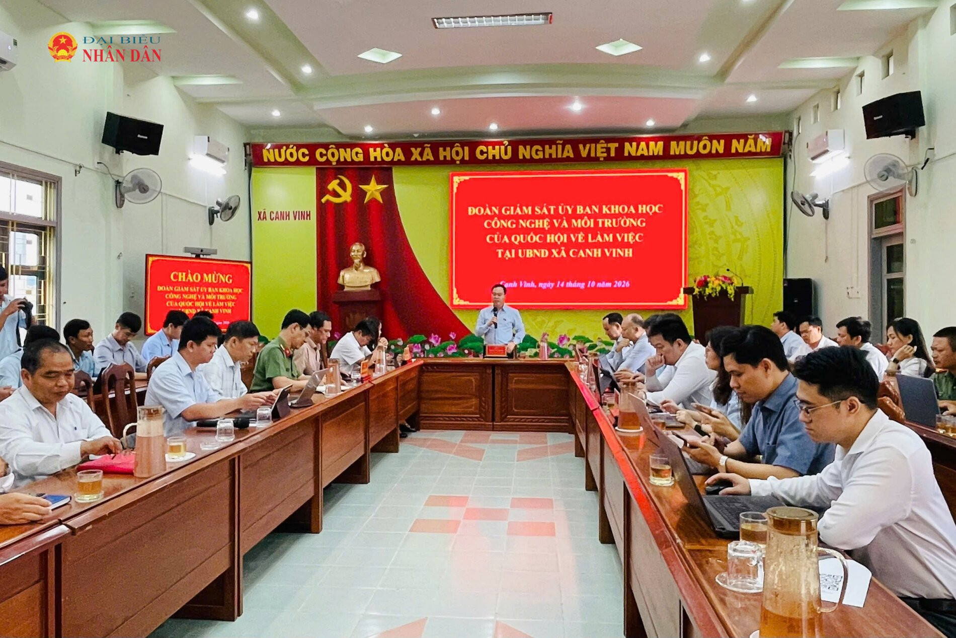 Phó Chủ nhiệm Ủy ban Khoa học, Công nghệ và Môi trường Trần Văn Khải phát biểu tại cuộc làm việc với UBND xã Cam Vinh
