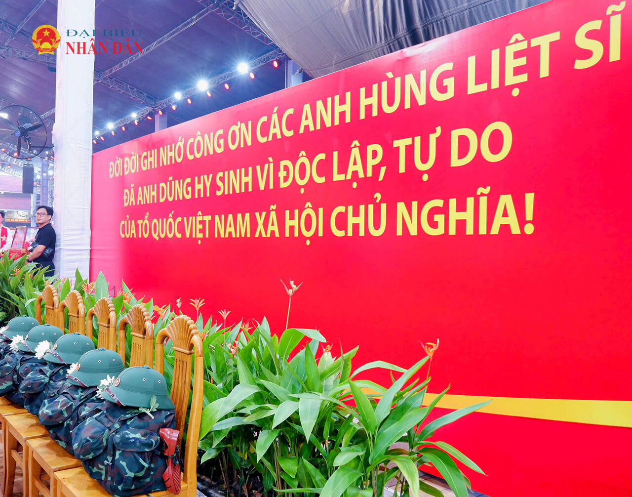 Lễ viếng, truy điệu và an táng 731 hài cốt liệt sĩ được tìm kiếm, quy tập tại Công viên Lê Thị Riêng