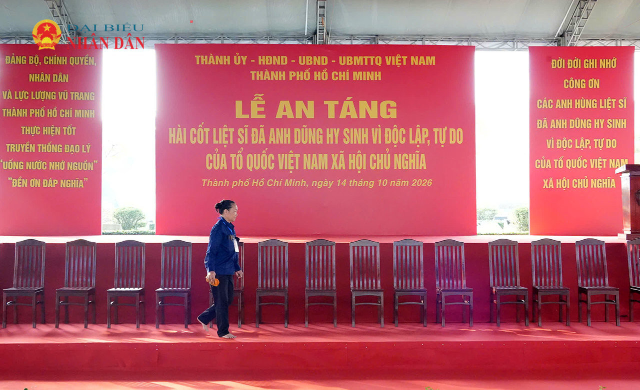 Lễ viếng, truy điệu và an táng 731 hài cốt liệt sĩ được tìm kiếm, quy tập tại Công viên Lê Thị Riêng