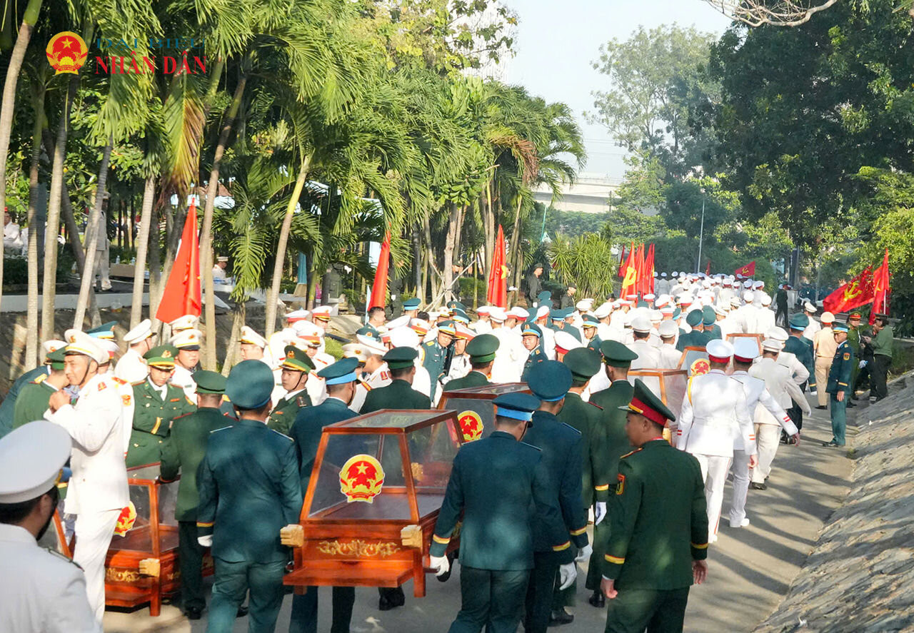 Lễ viếng, truy điệu và an táng 731 hài cốt liệt sĩ được tìm kiếm, quy tập tại Công viên Lê Thị Riêng