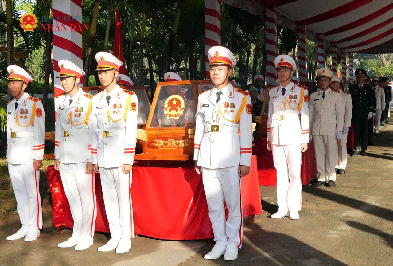 Lễ viếng, truy điệu và an táng 731 hài cốt liệt sĩ được tìm kiếm, quy tập tại Công viên Lê Thị Riêng