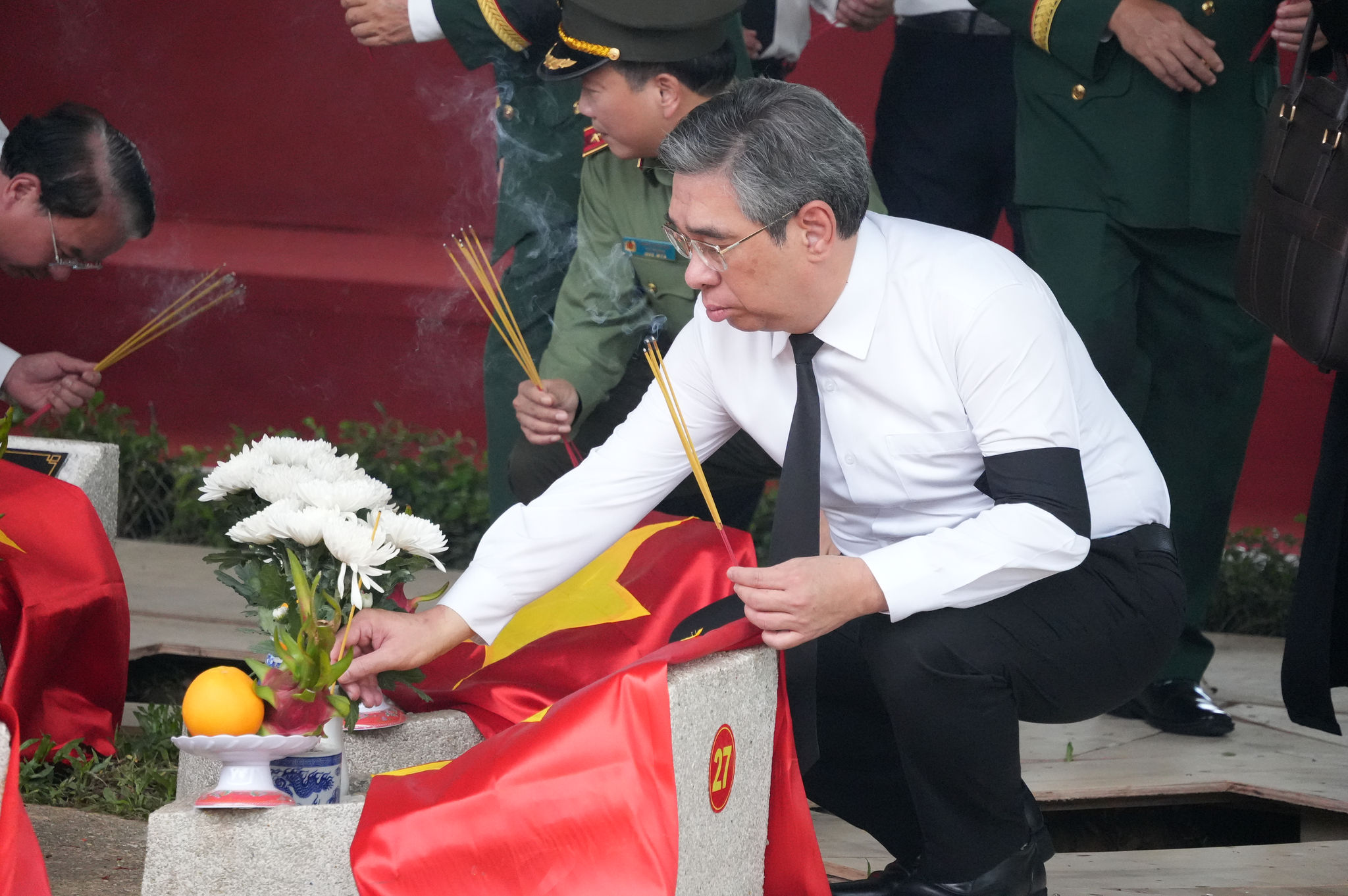 42 TP. Hồ Chí Minh Xúc động ngày tiên đưa các liệt sĩ về nơi an nghỉ
