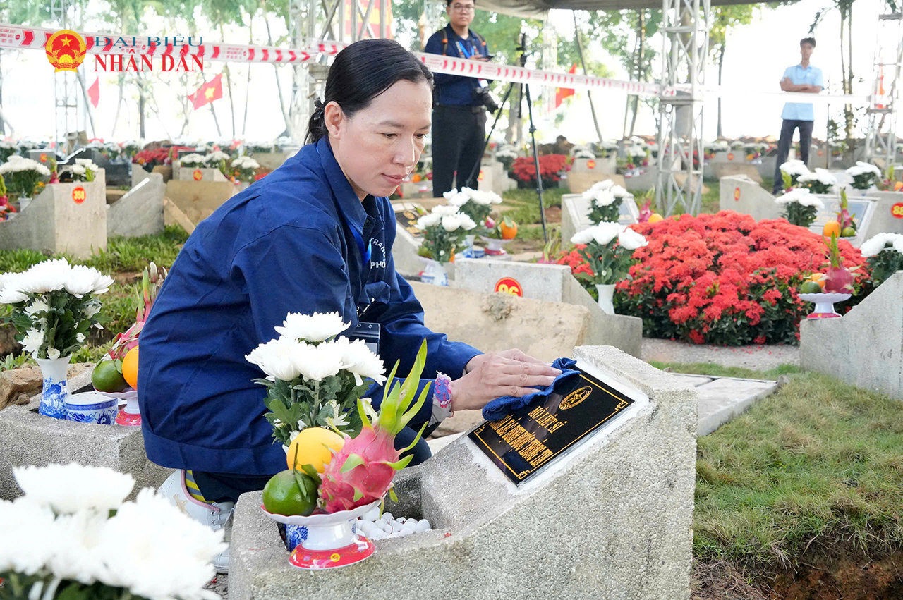 Tại Nghĩa trang liệt sĩ TP. Hồ Chí Minh (phường Long Bình), các lực lượng đang khẩn trương hoàn tất công tác chuẩn bị để đón 731 hài cốt liệt sĩ về yên nghỉ