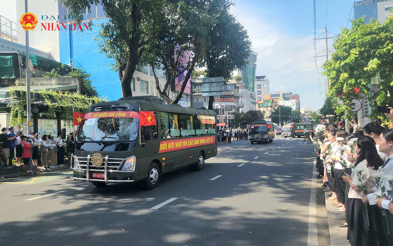 Lễ viếng, truy điệu và an táng 731 hài cốt liệt sĩ được tìm kiếm, quy tập tại Công viên Lê Thị Riêng