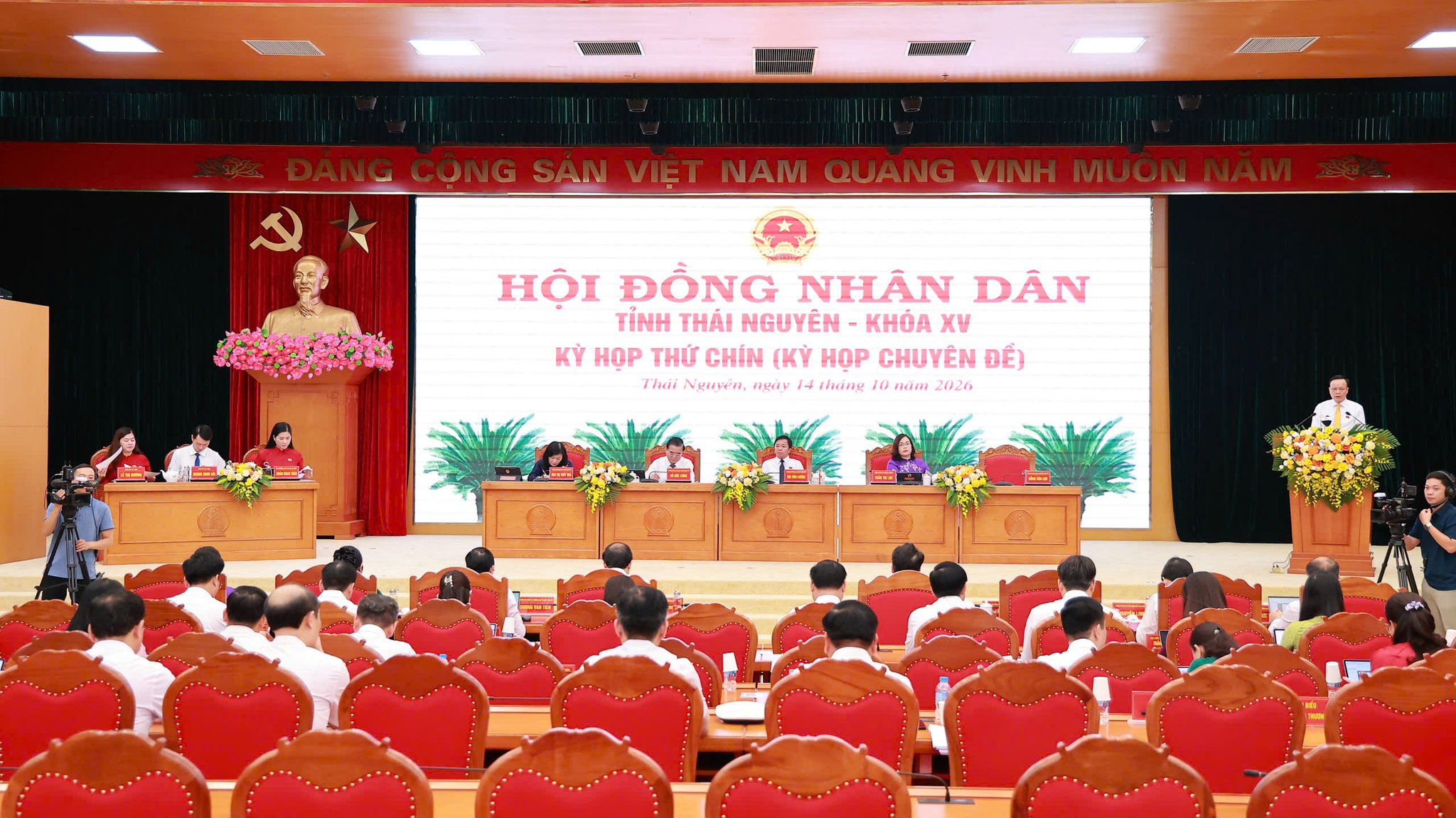 Toàn cảnh kỳ họp