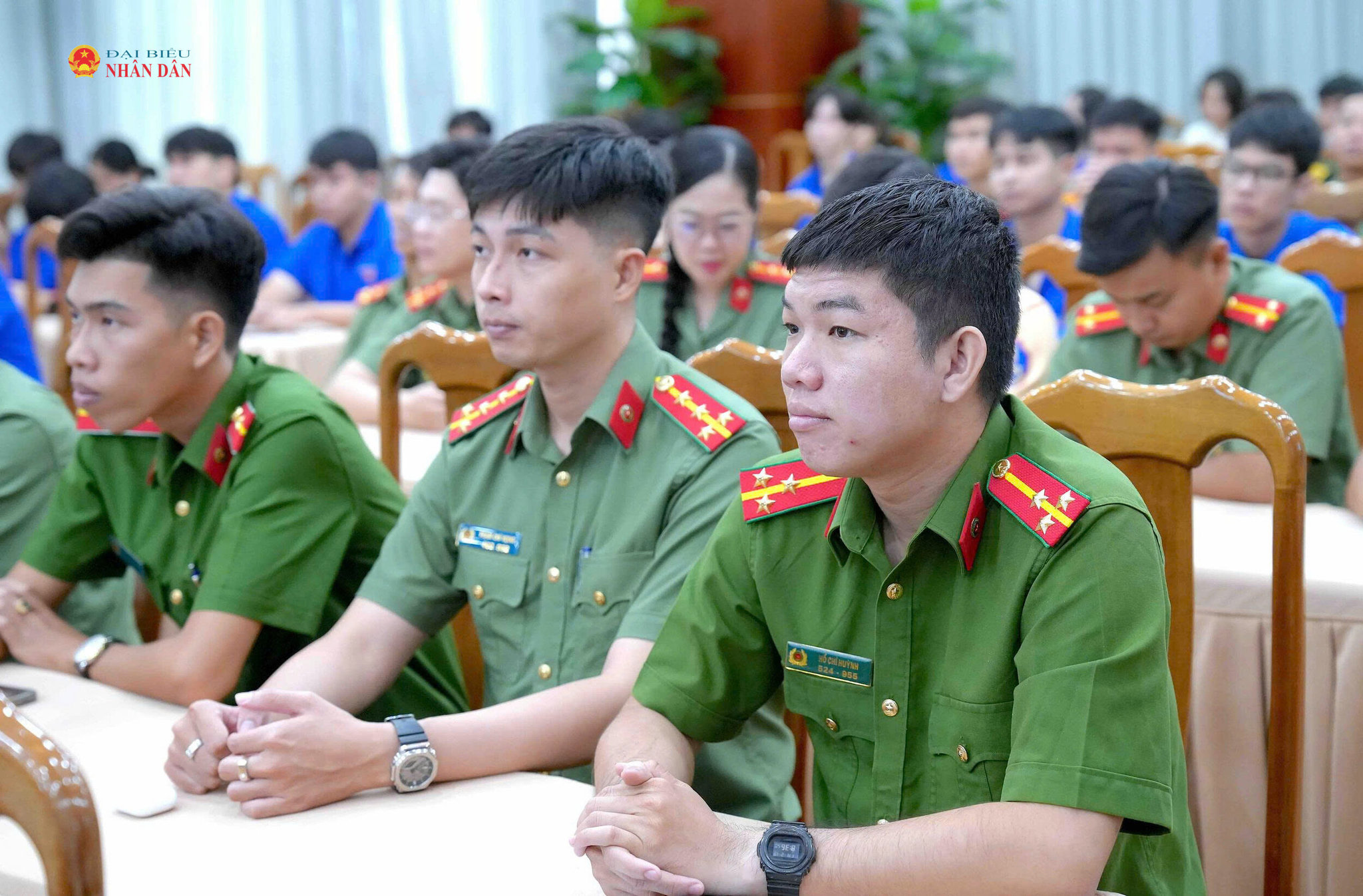 Lực lượng thanh niên khối vũ trang tham gia đối thoại. Ảnh: Hững Tùng