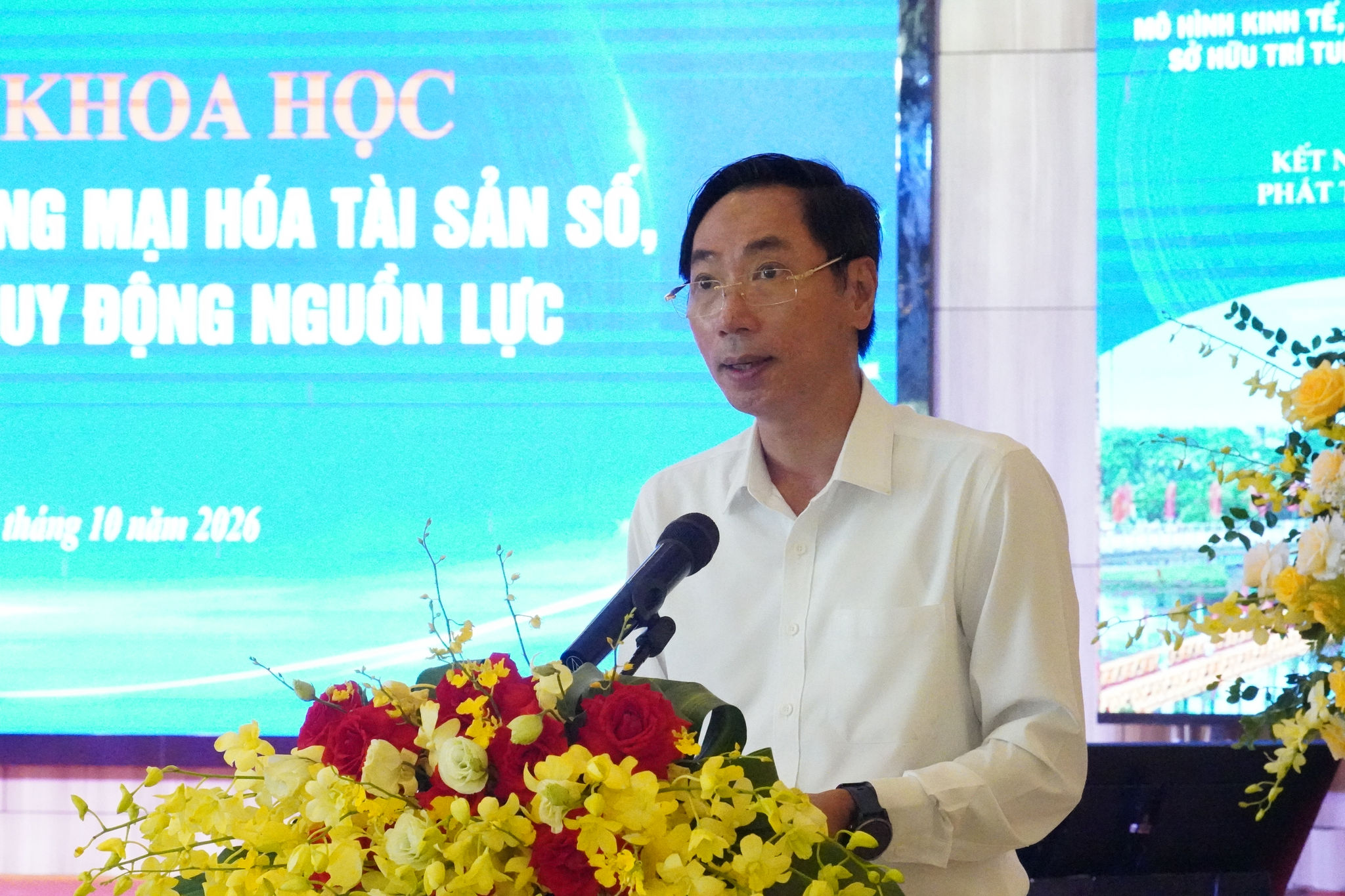 Giám đốc Sở Văn hóa, Thể thao và Du lịch Lê Minh Tuấn nêu một số vấn đề cần quan tâm để tham vấn, trao đổi