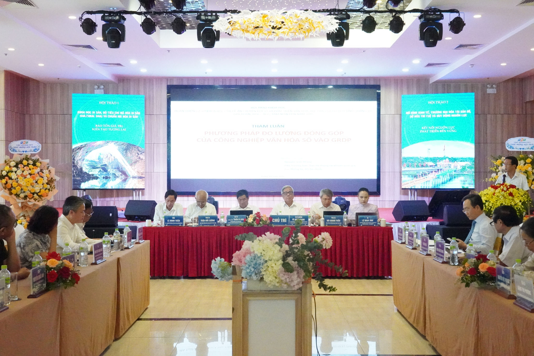 Các chuyên gia, nhà khoa học trao đổi ý kiến tại hội thảo