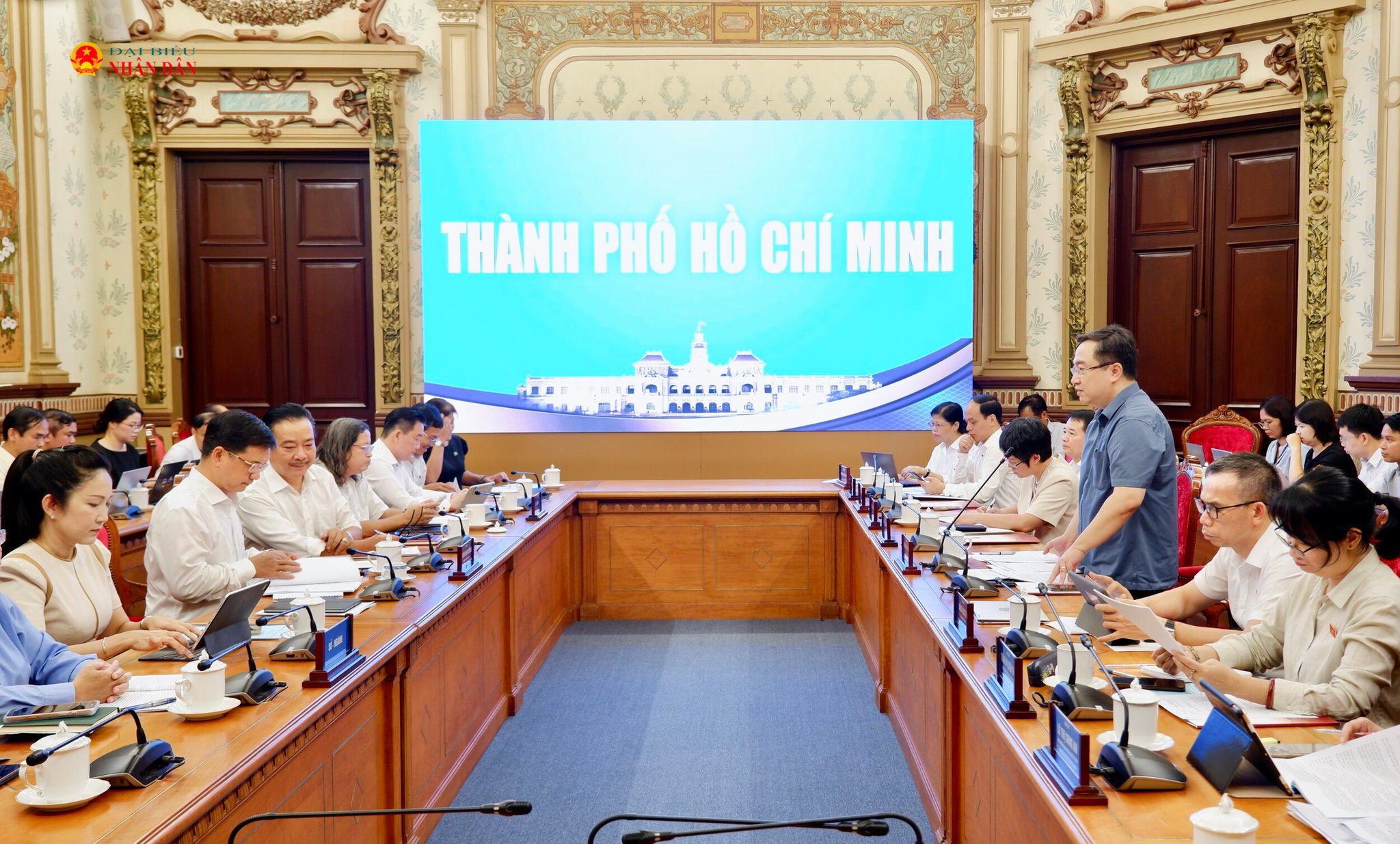 Quang cảnh cuộc làm việc