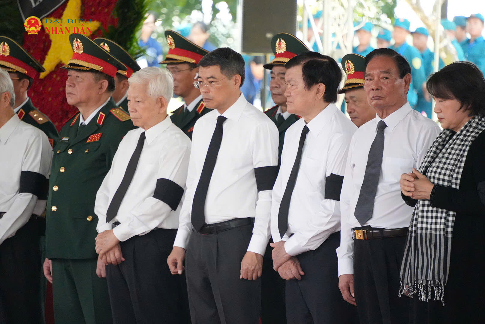 Uỷ viên Bộ Chính trị, Thủ tướng Chính phủ Lê Minh Hưng cùng đại biểu tiễn đưa, an táng hài cốt 731 liệt sĩ tại Nghĩa trang liệt sĩ TP. Hồ Chí Minh