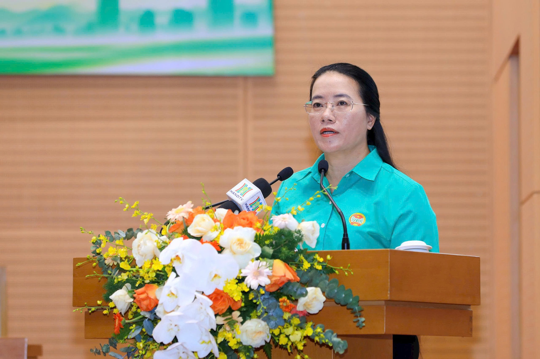 Chủ tịch Hội Nông dân thành phố Phạm Hải Hoa phát biểu tại hội nghị
