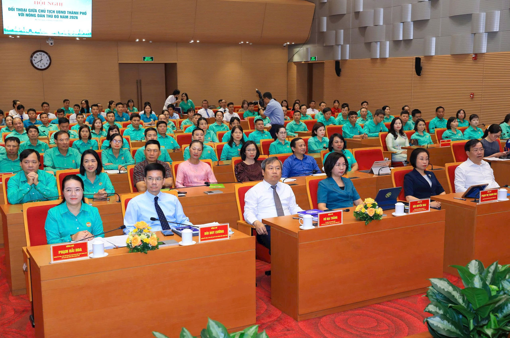 Các đại biểu tham dự Hội nghị đối thoại giữa Chủ tịch UBND thành phố với nông dân Thủ đô năm 2026