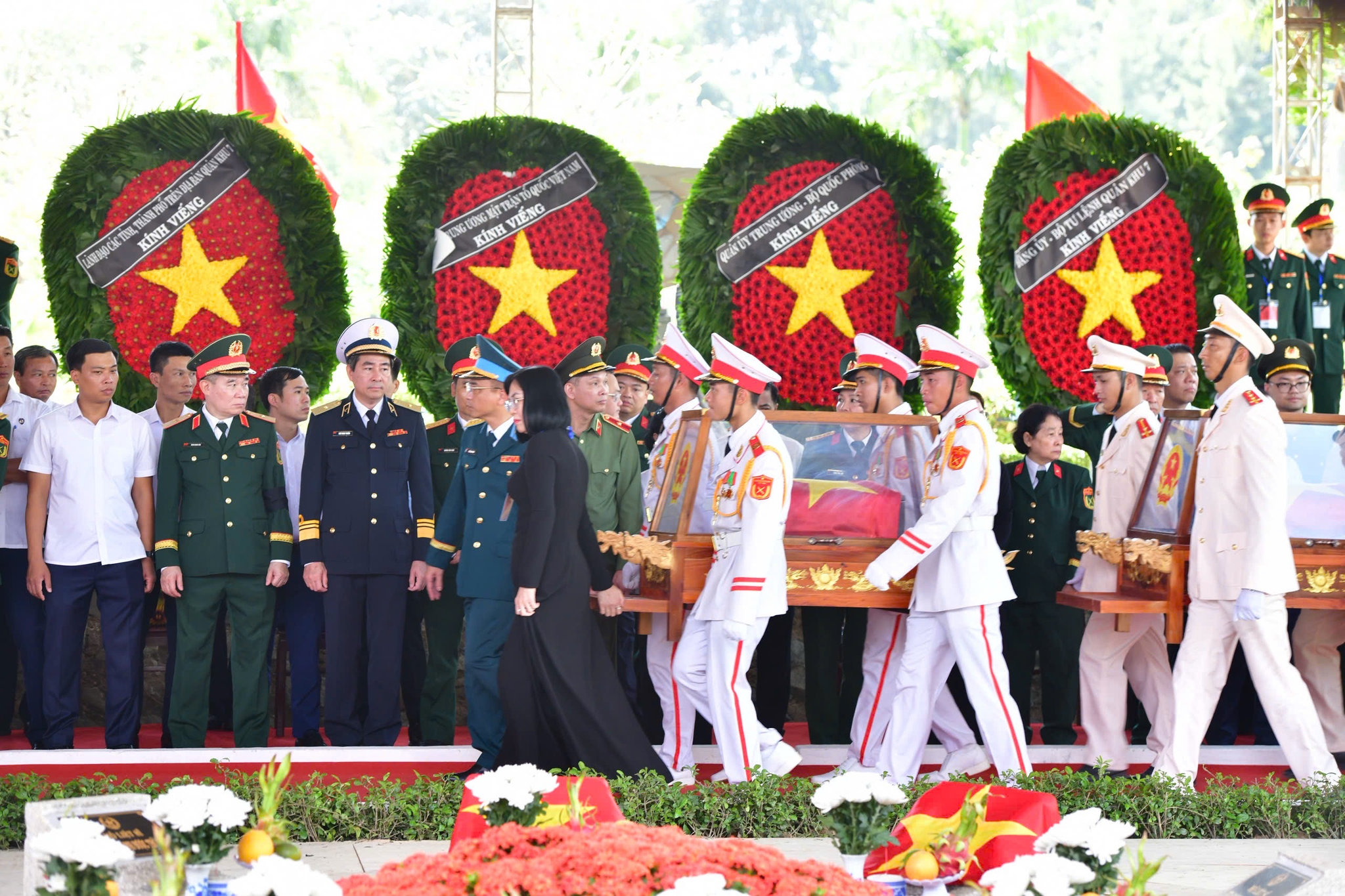 Thủ tướng Lê Minh Hưng dự Lễ viếng, truy điệu và an táng hài cốt liệt sĩ tại Công viên Lê Thị Riêng